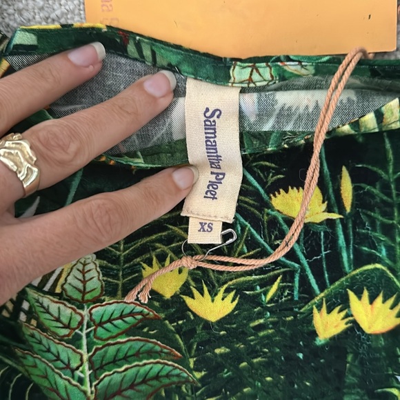 Samantha pleet floral crop top - Picture 2 of 2